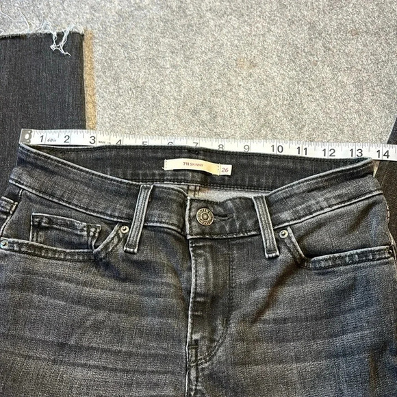 Levi's 711 Skinny  in Washed Black, Size 26. Great Leg Detail! - Picture 9 of 11